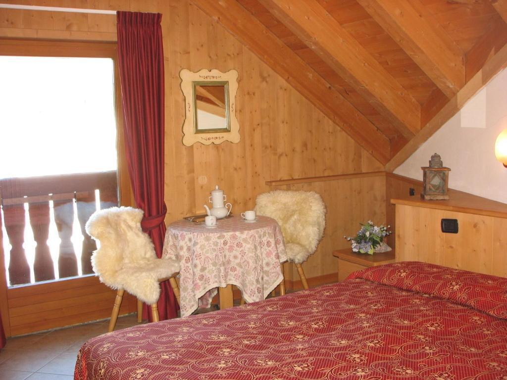 Hotel Cevedale Santa Caterina Valfurva Pokoj fotografie